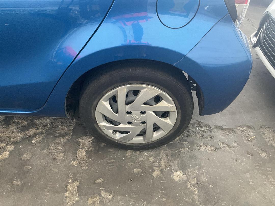 Photo '11' of Toyota Aqua