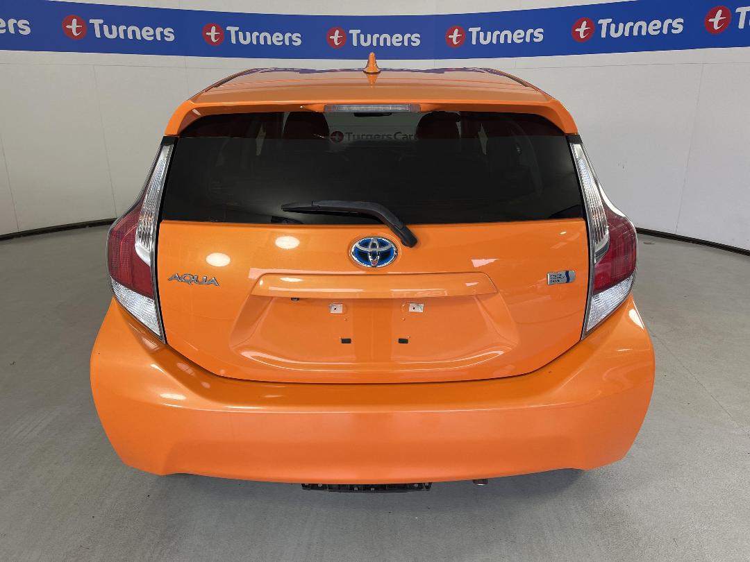 Photo '6' of Toyota Aqua