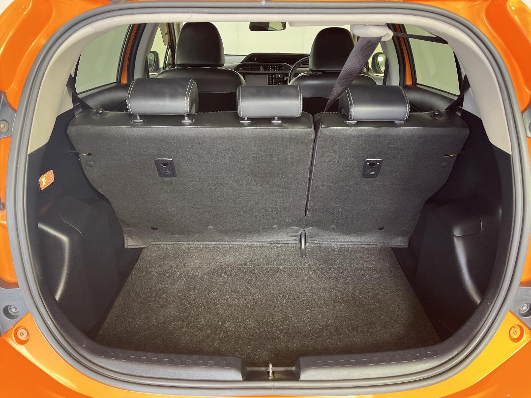 Photo '14' of Toyota Aqua