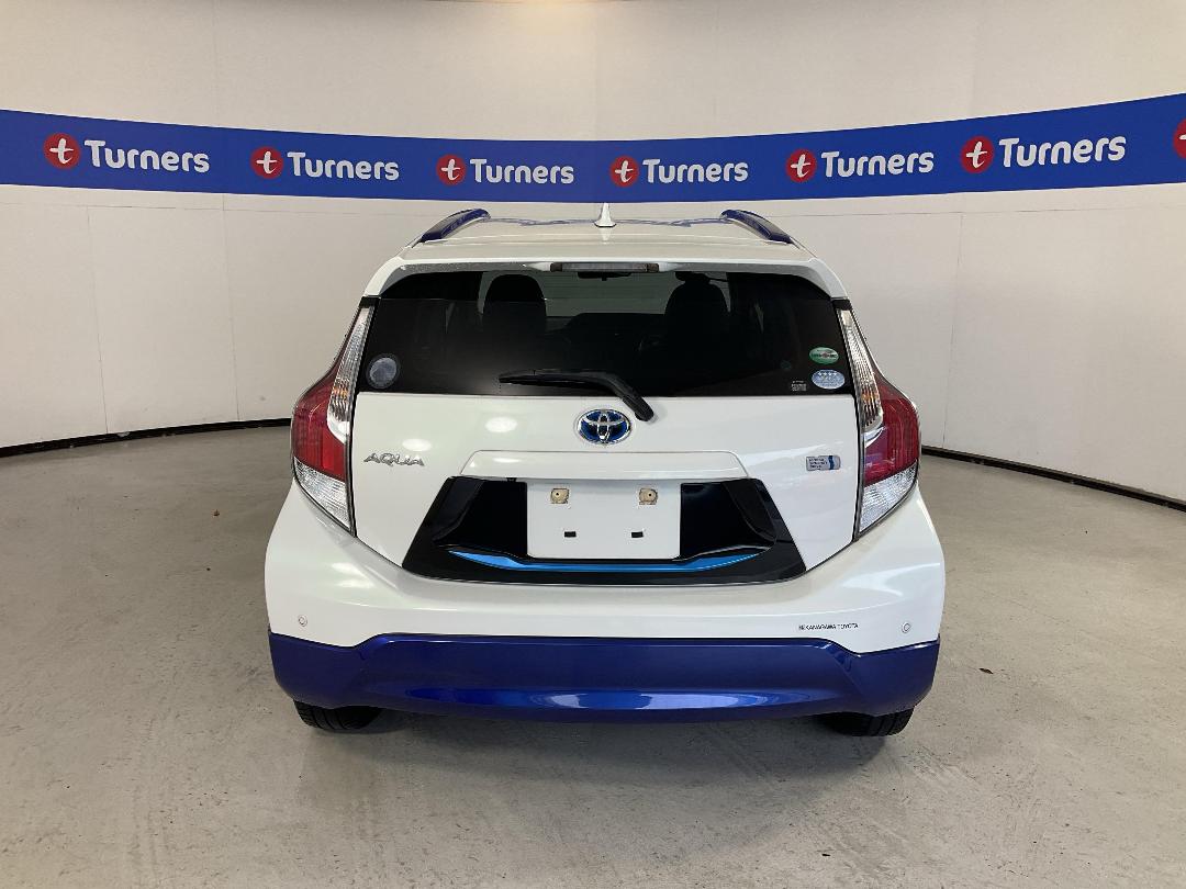 Photo '6' of Toyota Aqua