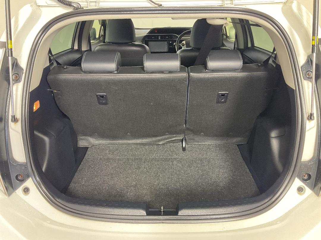 Photo '14' of Toyota Aqua