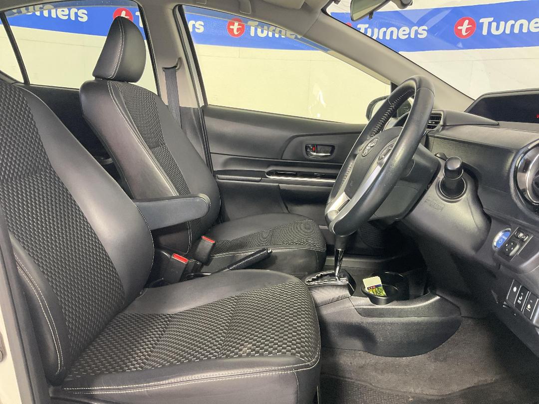 Photo '16' of Toyota Aqua