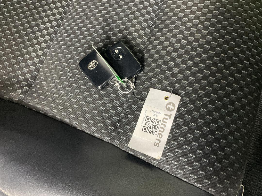 Photo '22' of Toyota Aqua