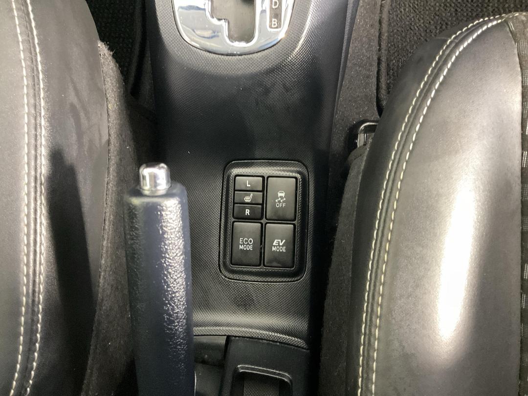 Photo '28' of Toyota Aqua