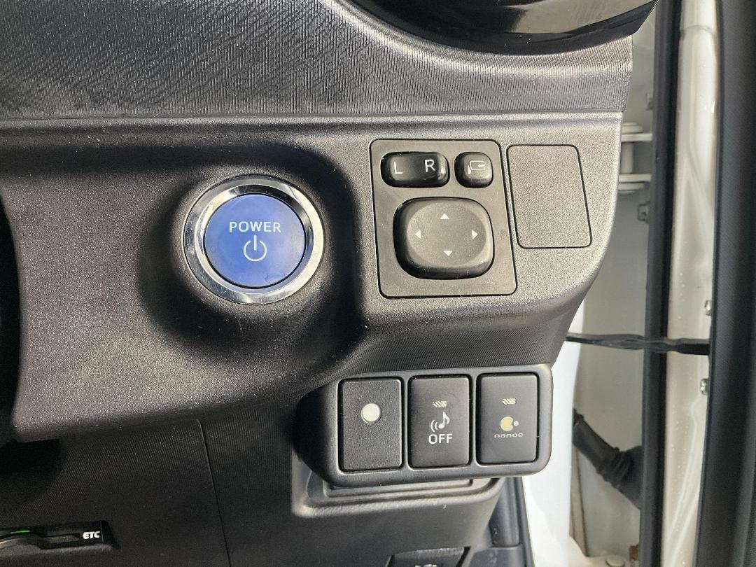 Photo '27' of Toyota Aqua