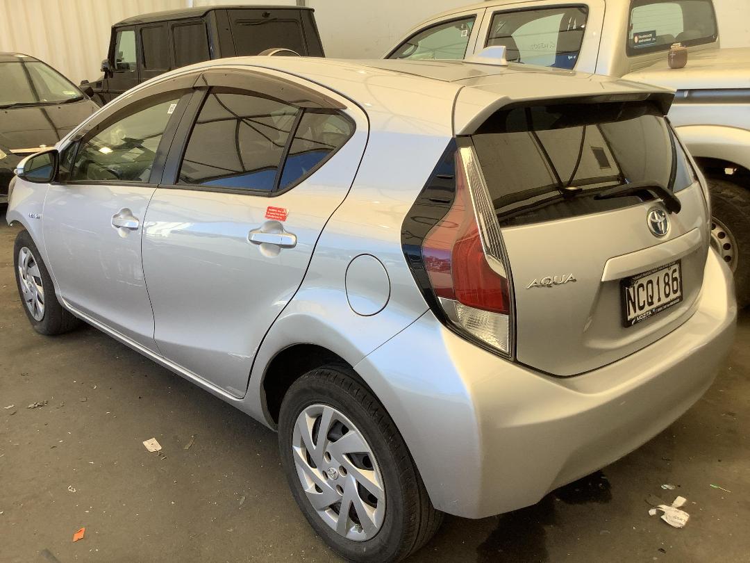 Photo '8' of Toyota Aqua Photo '8' of Toyota Aqua