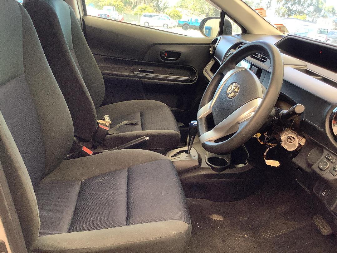 Photo '11' of Toyota Aqua Photo '11' of Toyota Aqua