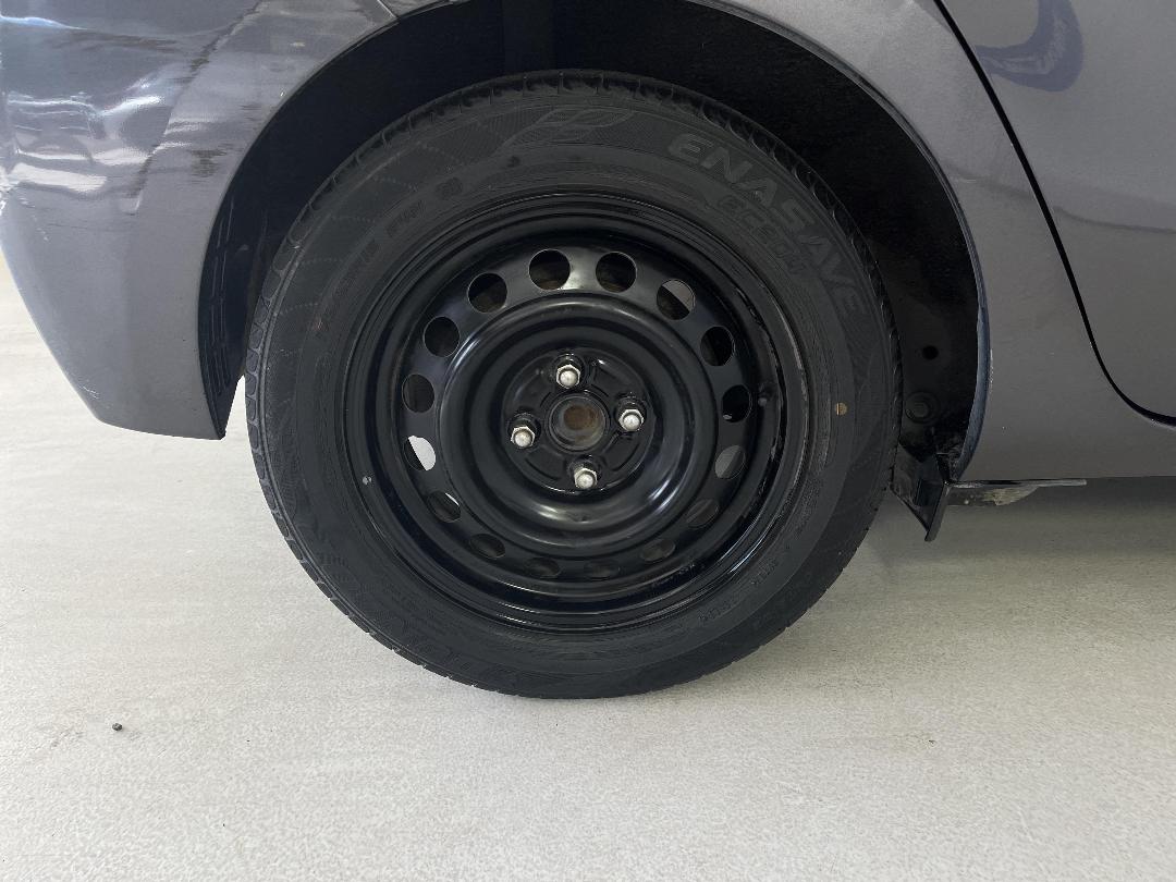 Photo '12' of Toyota Aqua