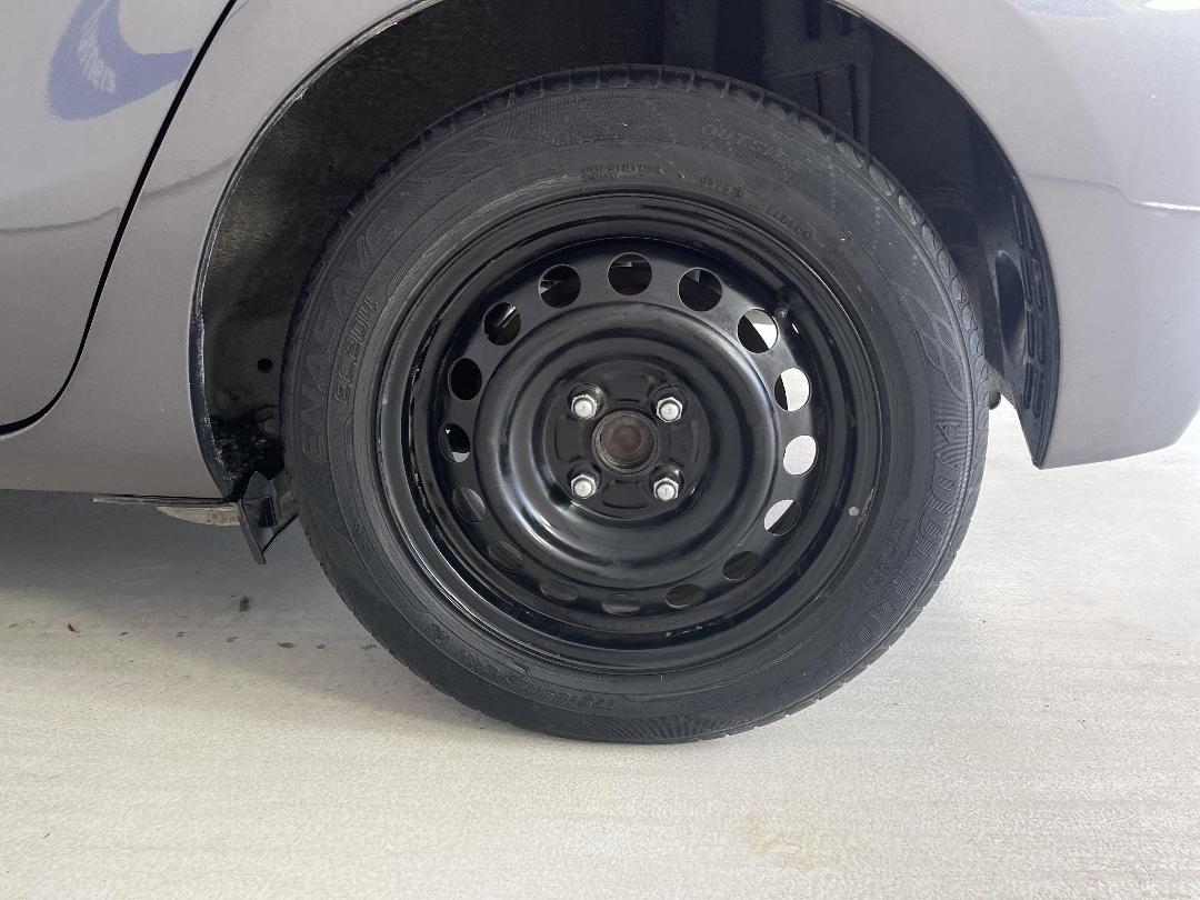 Photo '11' of Toyota Aqua