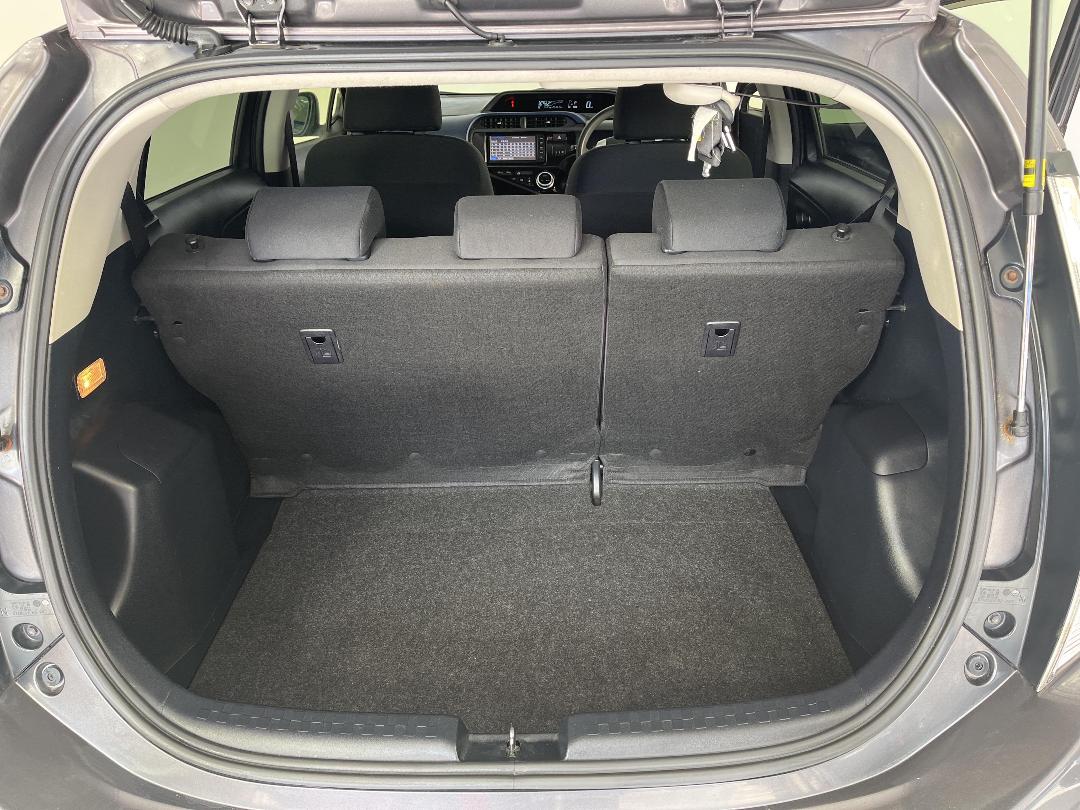 Photo '14' of Toyota Aqua