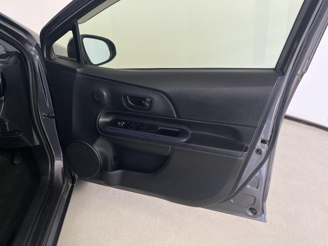 Photo '15' of Toyota Aqua