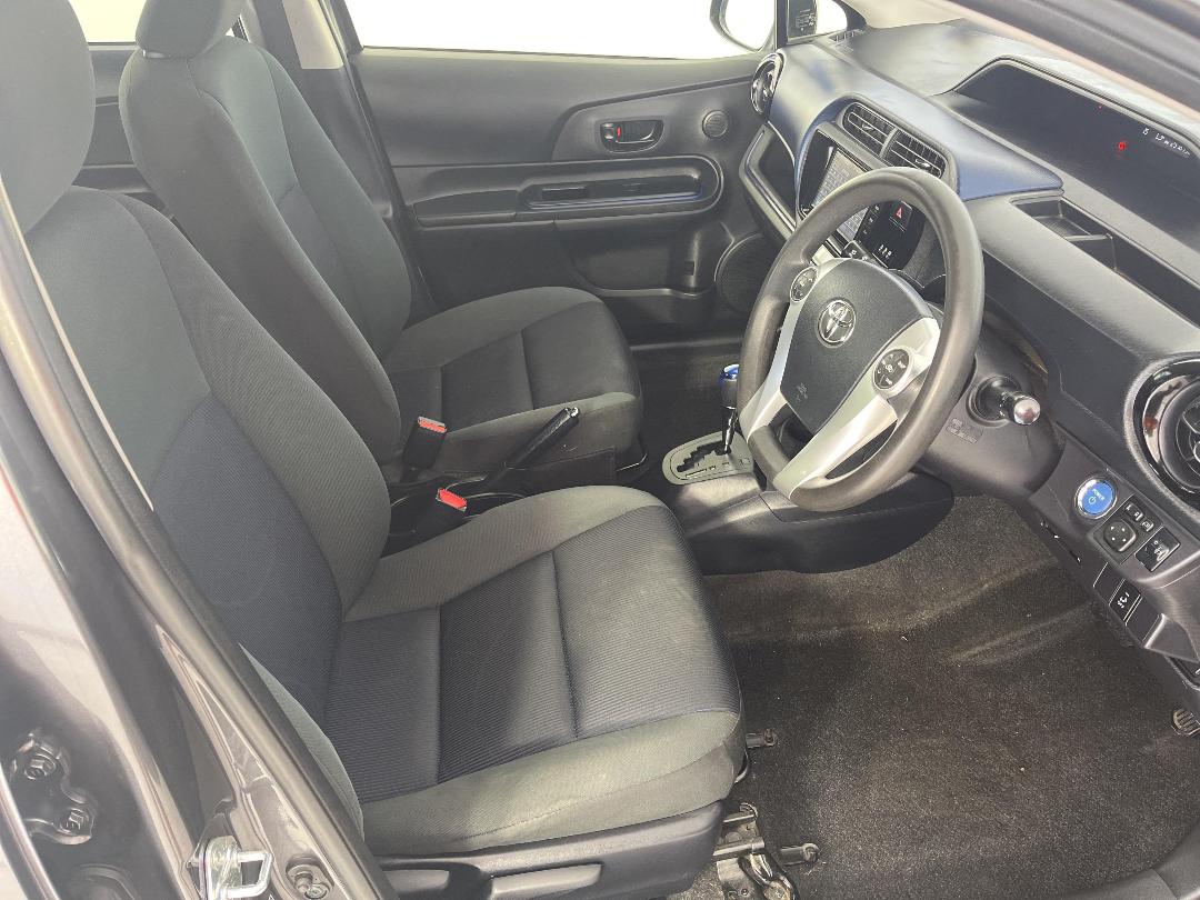 Photo '16' of Toyota Aqua