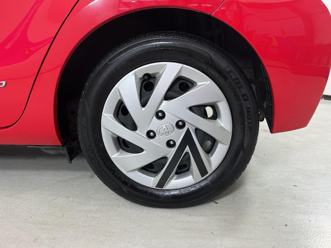 Photo '11' of Toyota Aqua