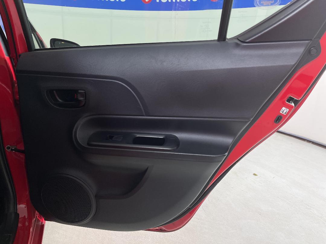 Photo '19' of Toyota Aqua