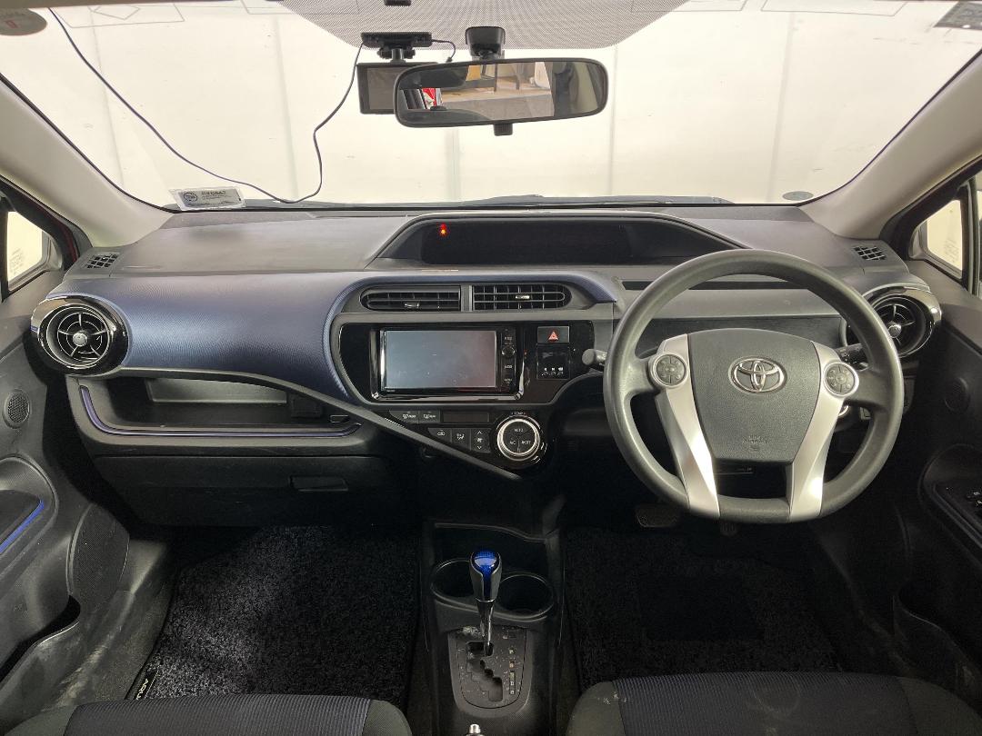 Photo '17' of Toyota Aqua