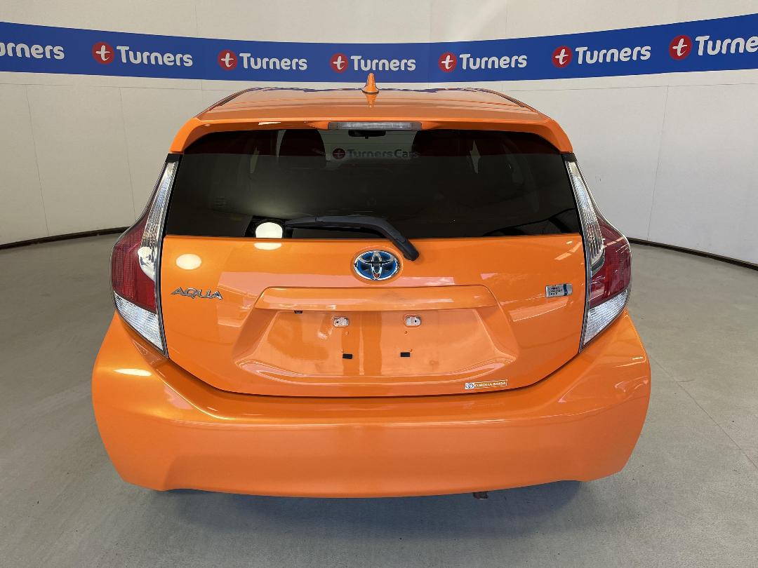 Photo '6' of Toyota Aqua