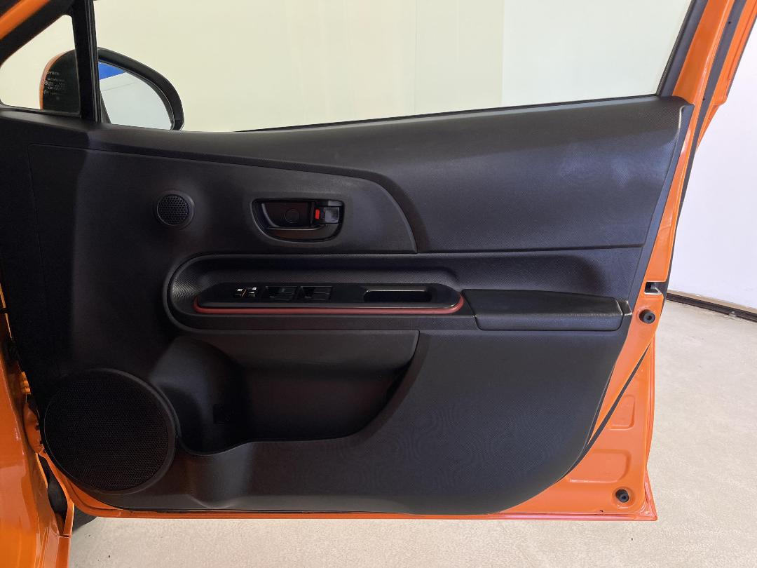 Photo '15' of Toyota Aqua