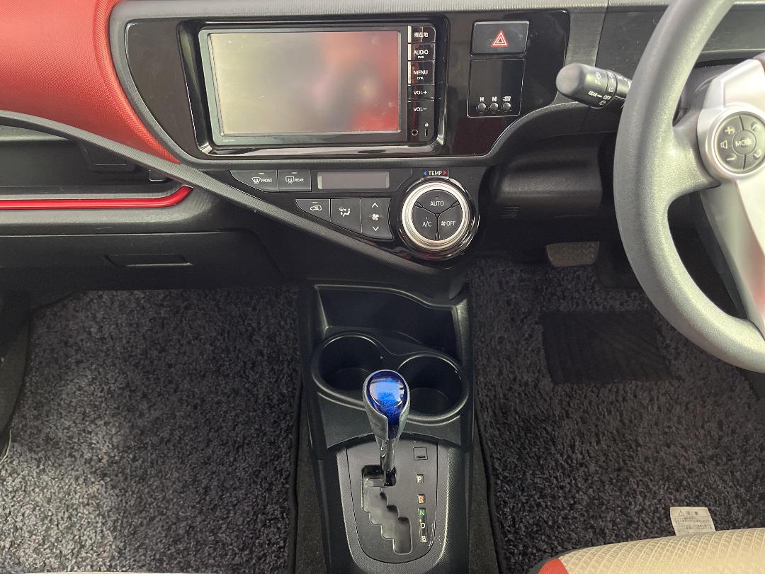 Photo '18' of Toyota Aqua