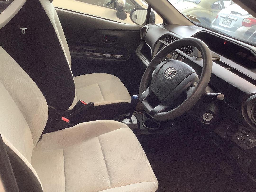 Photo '9' of Toyota Aqua