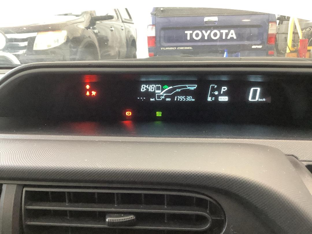 Photo '14' of Toyota Aqua