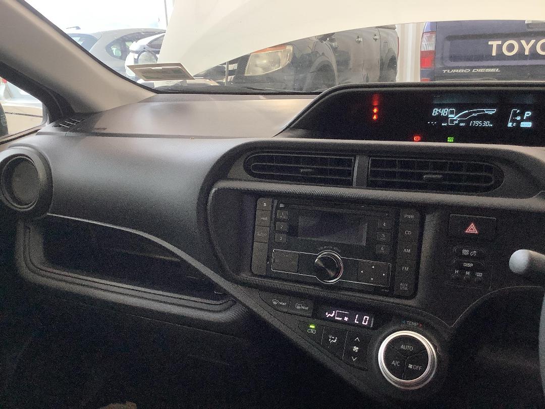 Photo '16' of Toyota Aqua