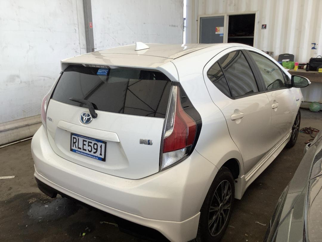 Photo '5' of Toyota Aqua Photo '5' of Toyota Aqua