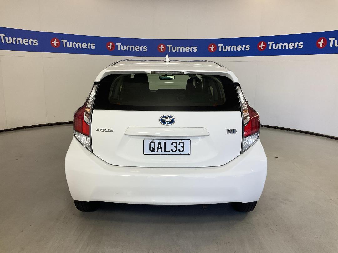 Photo '6' of Toyota Aqua