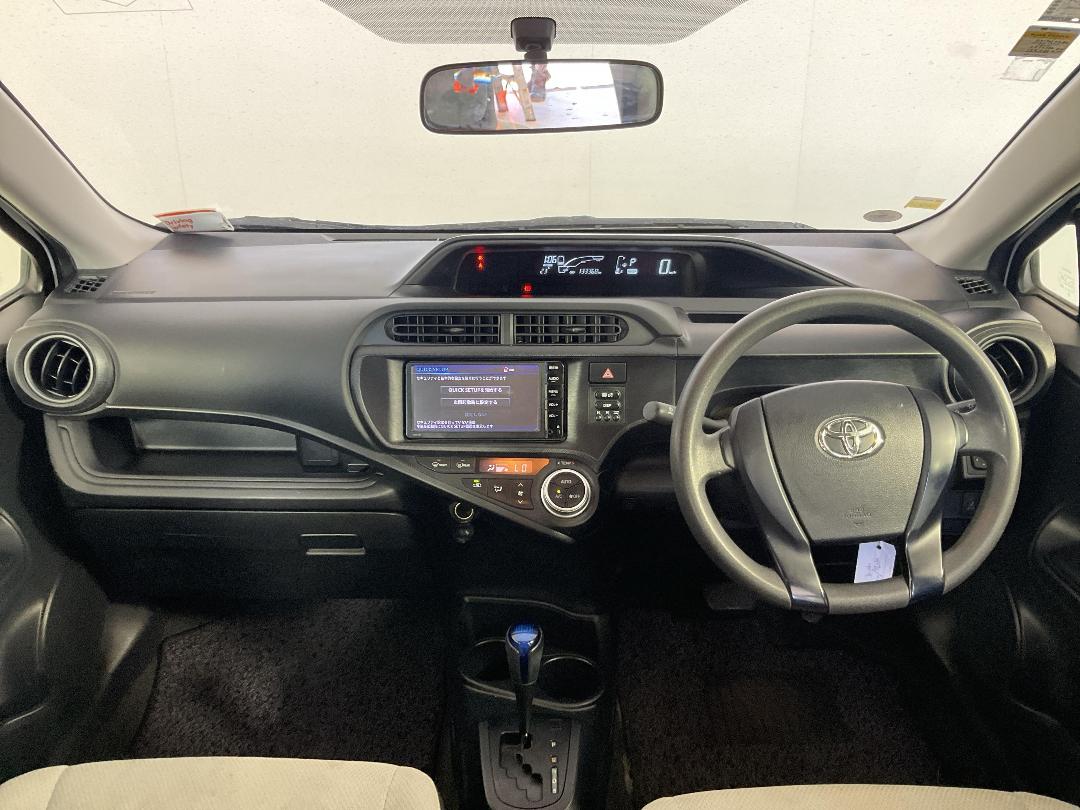 Photo '17' of Toyota Aqua