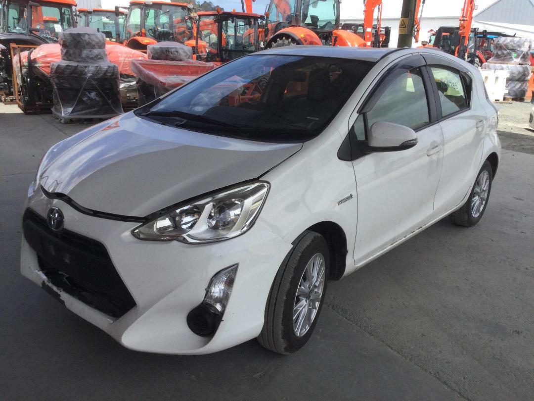 Photo '3' of Toyota Aqua Hybrid Photo '3' of Toyota Aqua Hybrid