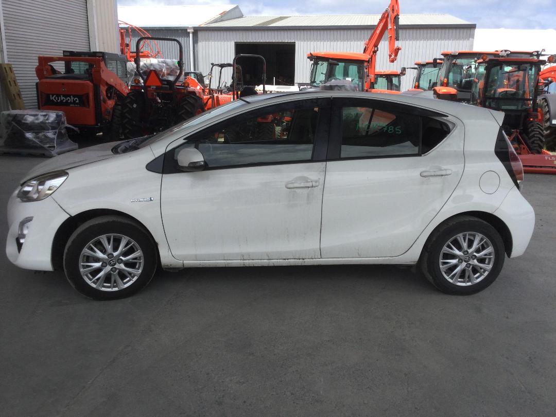 Photo '4' of Toyota Aqua Hybrid Photo '4' of Toyota Aqua Hybrid