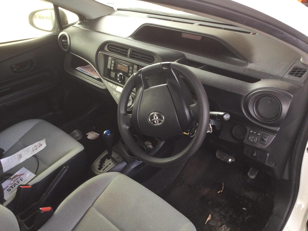 Photo '14' of Toyota Aqua Hybrid Photo '14' of Toyota Aqua Hybrid