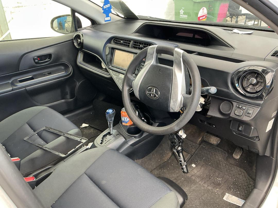 Photo '8' of Toyota Aqua Hybrid Photo '8' of Toyota Aqua Hybrid