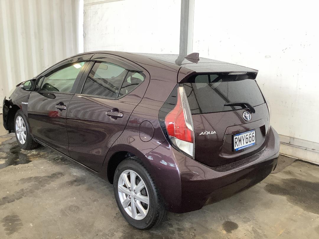 Photo '11' of Toyota Aqua Photo '11' of Toyota Aqua