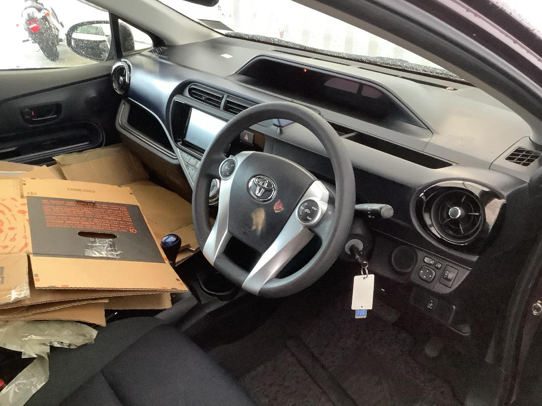 Photo '17' of Toyota Aqua Photo '17' of Toyota Aqua