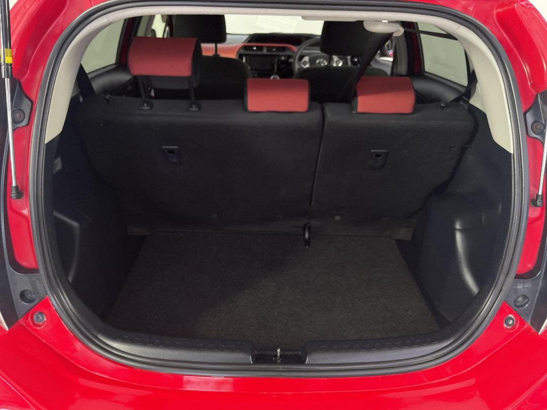 Photo '14' of Toyota Aqua