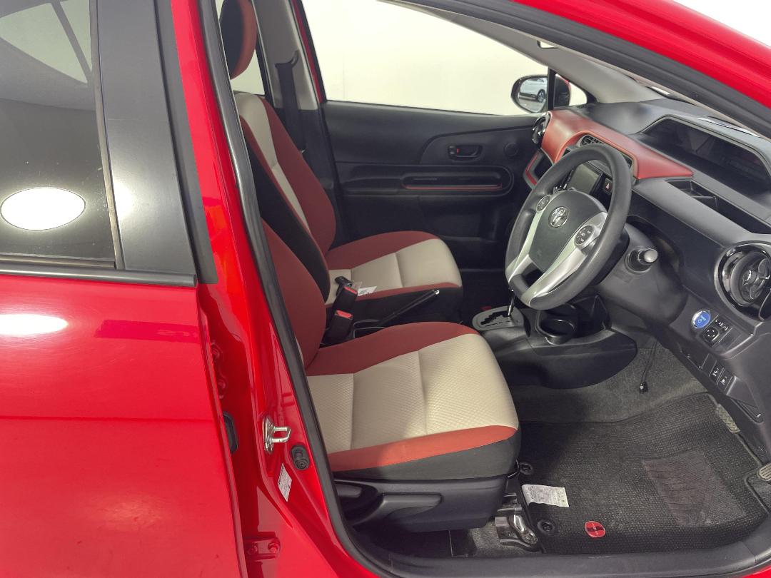 Photo '16' of Toyota Aqua