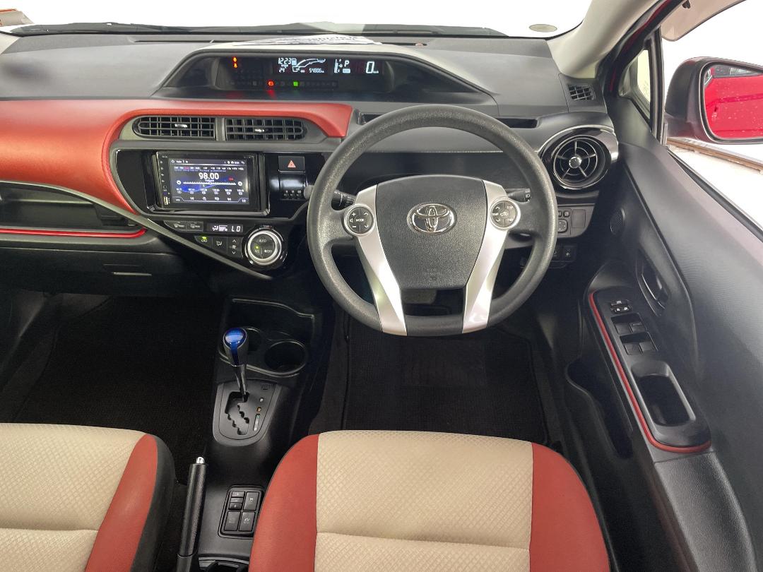 Photo '17' of Toyota Aqua