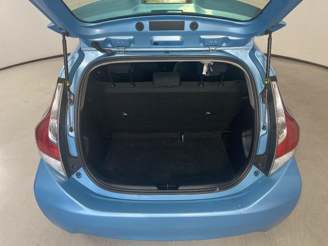 Photo '14' of Toyota Aqua Photo '14' of Toyota Aqua