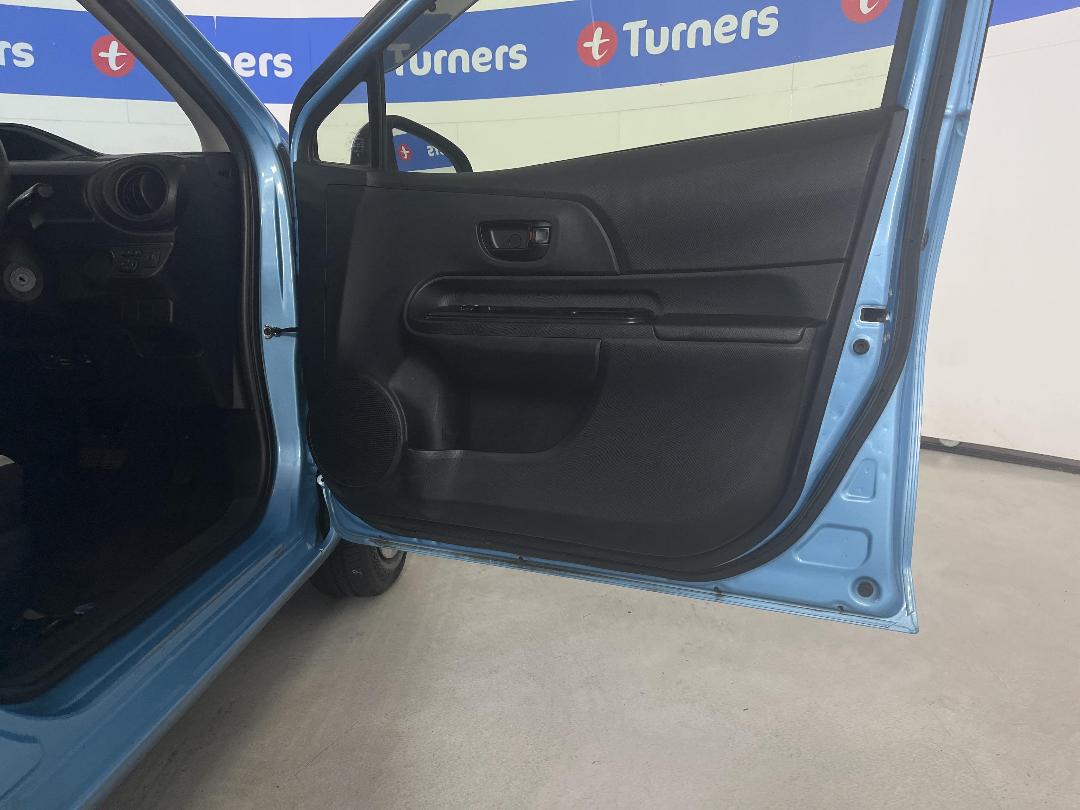 Photo '15' of Toyota Aqua Photo '15' of Toyota Aqua