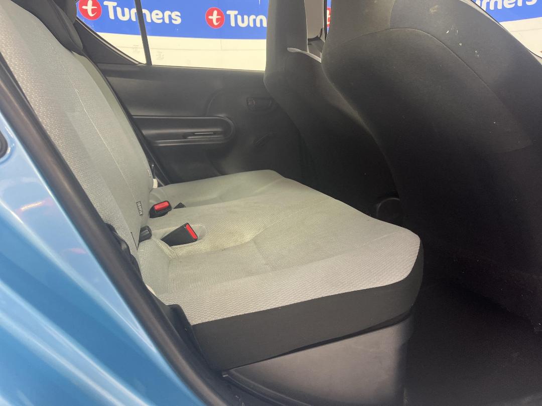 Photo '20' of Toyota Aqua Photo '20' of Toyota Aqua