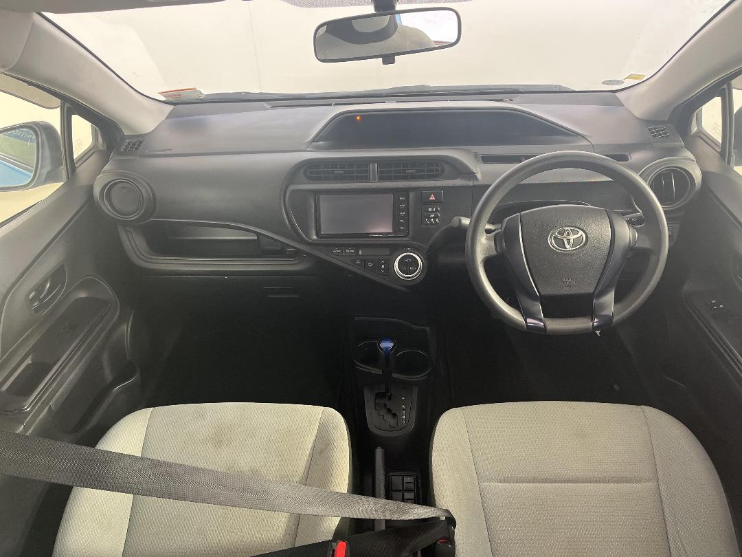 Photo '17' of Toyota Aqua Photo '17' of Toyota Aqua