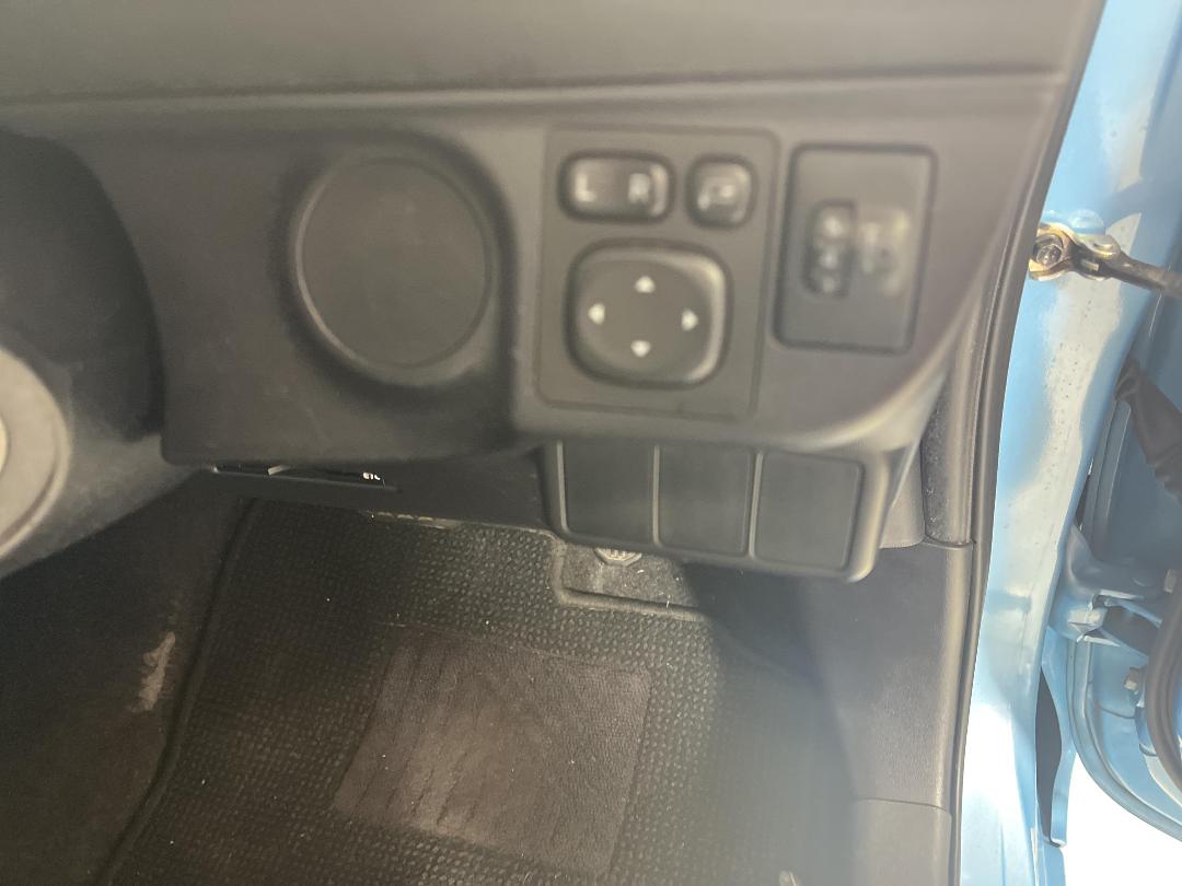 Photo '24' of Toyota Aqua Photo '24' of Toyota Aqua