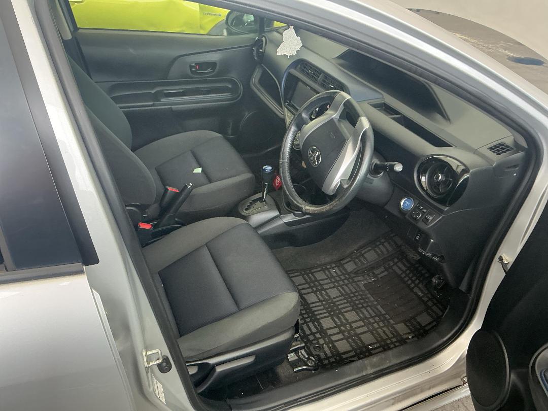 Photo '19' of Toyota Aqua Hybrid Photo '19' of Toyota Aqua Hybrid