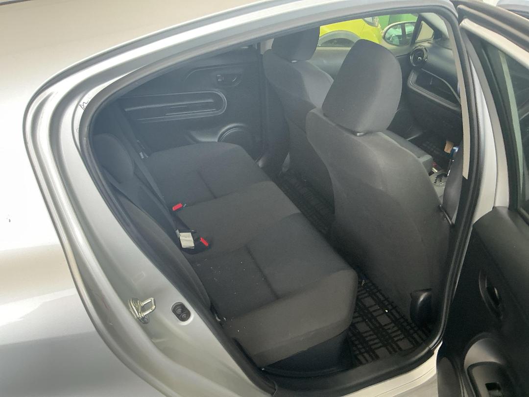 Photo '20' of Toyota Aqua Hybrid Photo '20' of Toyota Aqua Hybrid