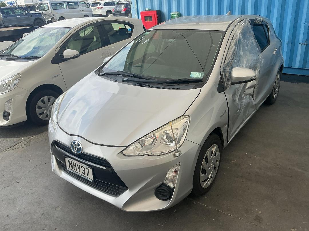 Photo '5' of Toyota Aqua Photo '5' of Toyota Aqua