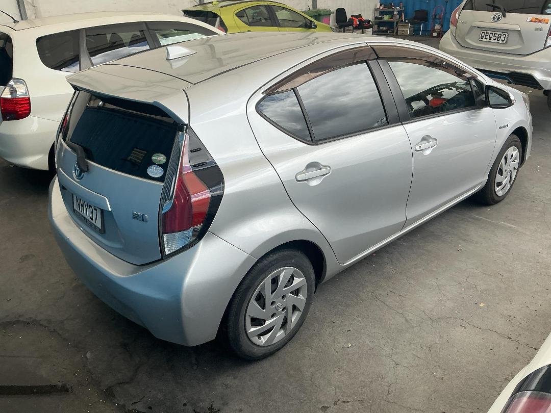 Photo '12' of Toyota Aqua Photo '12' of Toyota Aqua