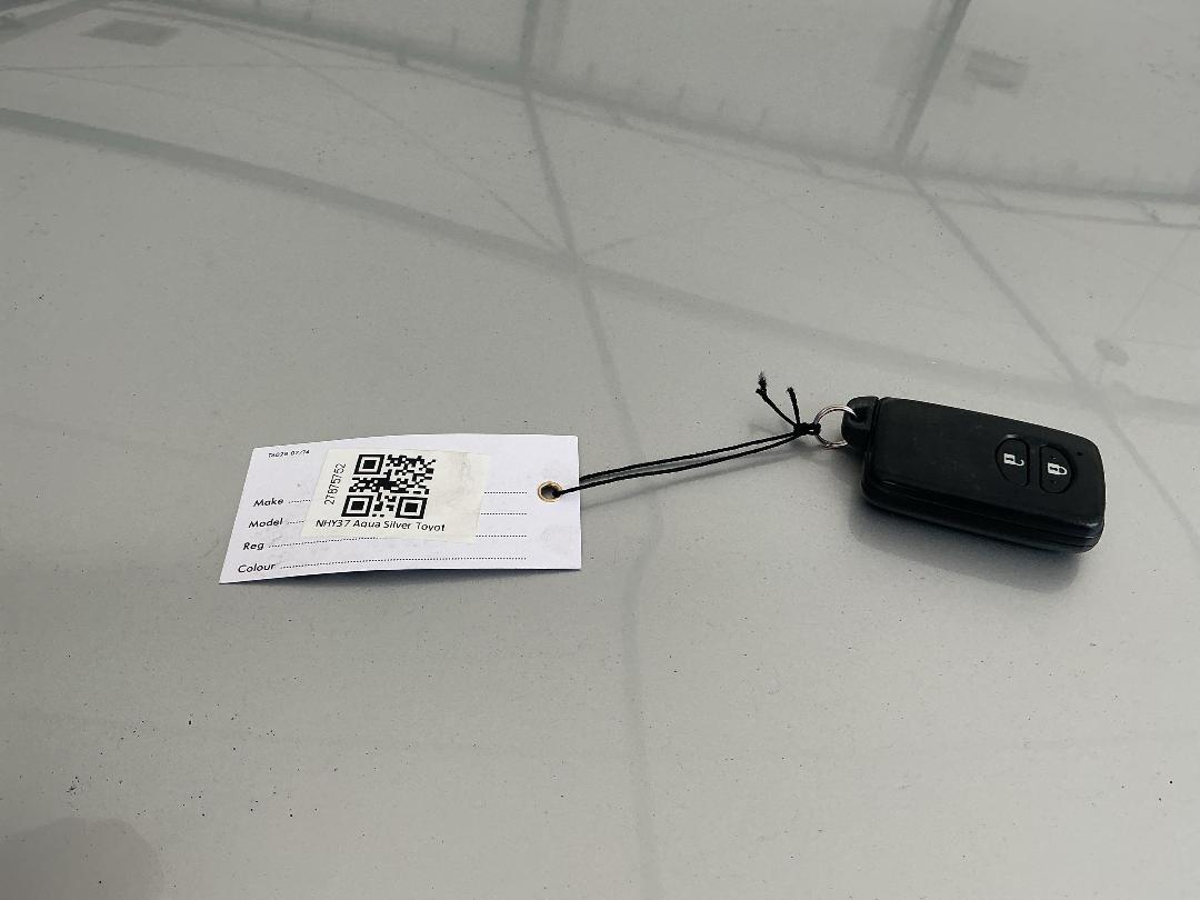 Photo '16' of Toyota Aqua Photo '16' of Toyota Aqua