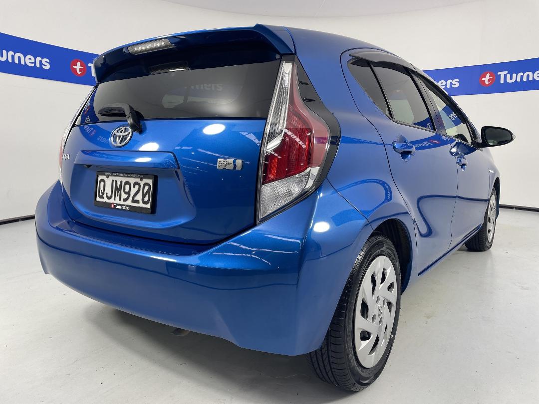 Photo '7' of Toyota Aqua