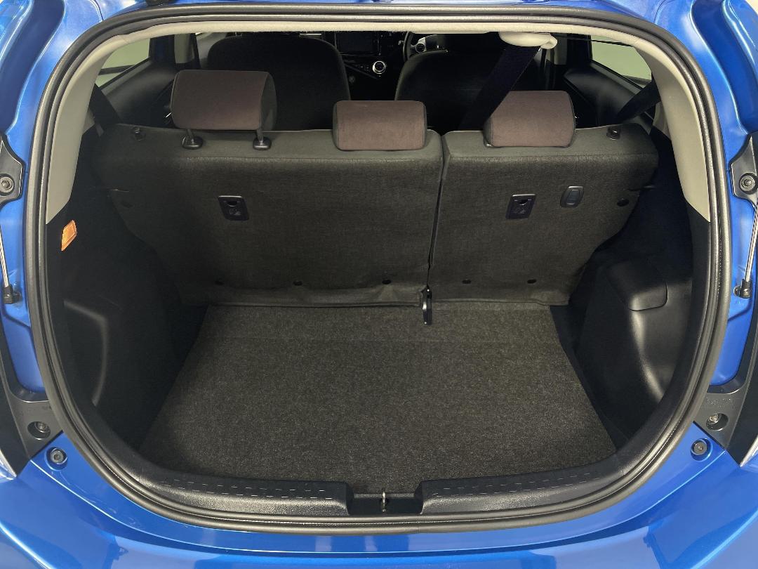 Photo '14' of Toyota Aqua