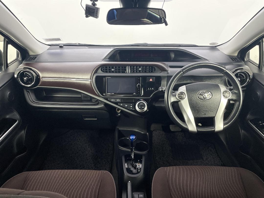 Photo '17' of Toyota Aqua